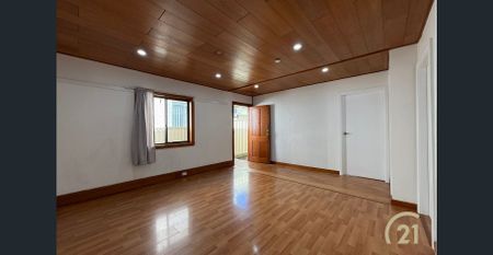 Updated 4 Bedroom Family Home, In A Prime Location! - Photo 5