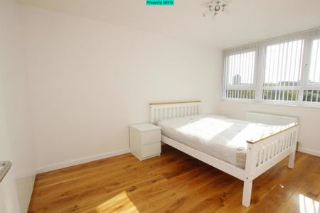 4 bedroom flat to rent - Photo 4