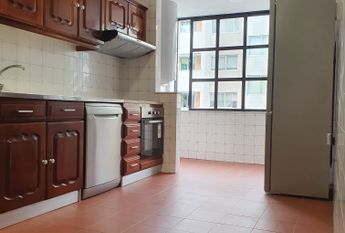 Apartamento T3 situado na zona residencial da Forca, em Aveiro.