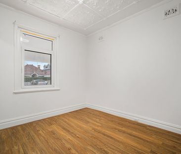 Low Maintenance Newly Renovated Home - Photo 2