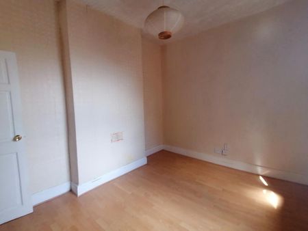 4 bedroom terraced house to rent - Photo 4
