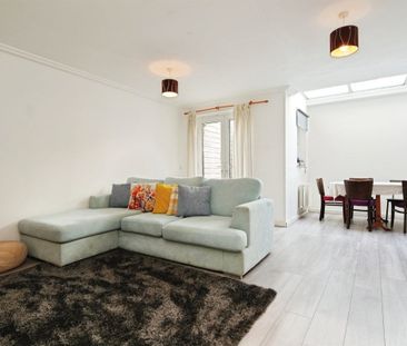 4 Bed Terraced House, New England Street, BN1 - Photo 2