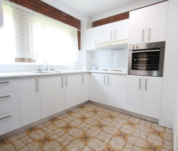 EXCELLENT 2 BEDROOM UNIT WITH GOOD SIZE LIVING AREAS - Photo 5