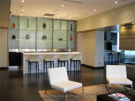 25 Broadway Avenue #2106 - Photo 2