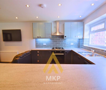 4 bedroom terraced house to rent - Photo 3