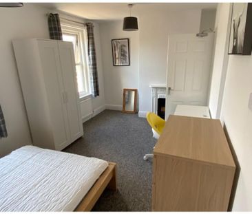 4 bedroom semi-detached house to rent - Photo 5