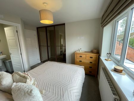 3 bedroom Detached House to let - Photo 5