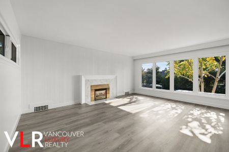 House in West Vancouver, BC - Photo 3