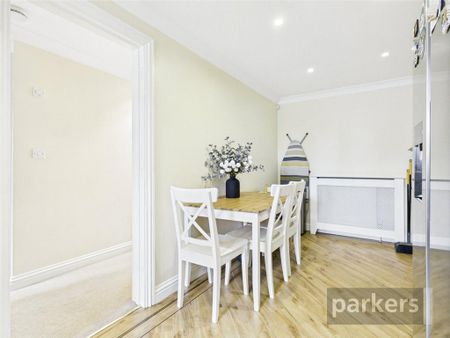 4 bedroom terraced house to rent - Photo 2