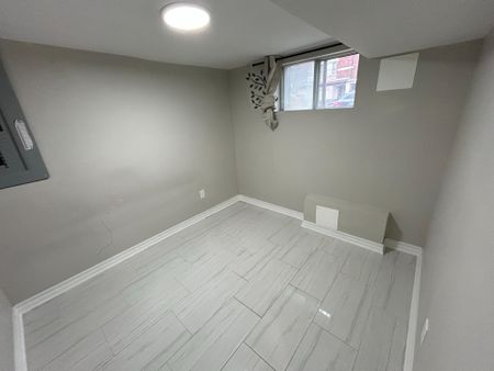 For Lease - 879 Lansdowne Avenue, Toronto, Ontario - Photo 4