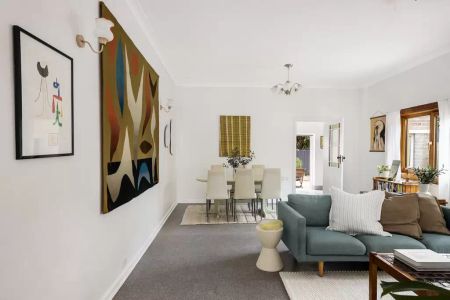 Delightful three-bedroom home with period charm - Photo 3