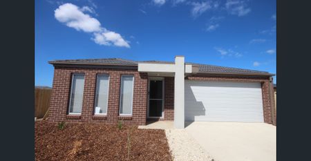 Family home in Armstrong Waters that will not disappoint! - Photo 2
