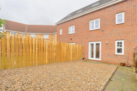 1 bedroom in a house share to rent - Photo 2