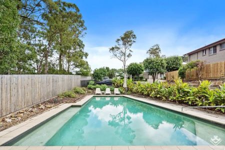 “Modern Townhouse 3 Bed 2.5 Bath” - Photo 2