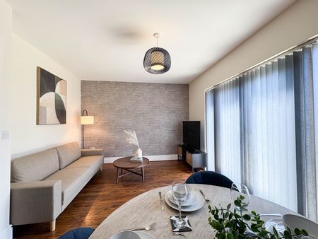 4 Bed Semi-Detached House, Edgewood Road, M9 - Photo 4