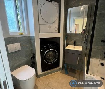 4 bedroom semi-detached house to rent - Photo 5