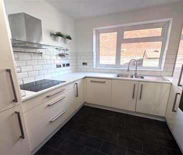 3 bedroom semi-detached house to rent - Photo 6