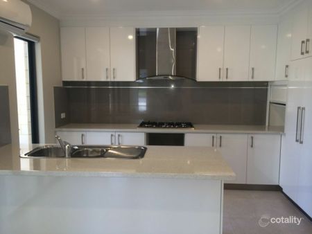 Stylish Three-Bedroom Villa in a Prime Location - Photo 3