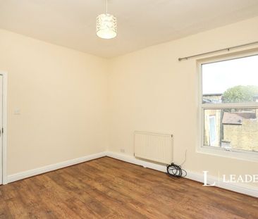 3 bedroom apartment to rent Sundridge Parade, Plaistow Lane, Bromle... - Photo 3