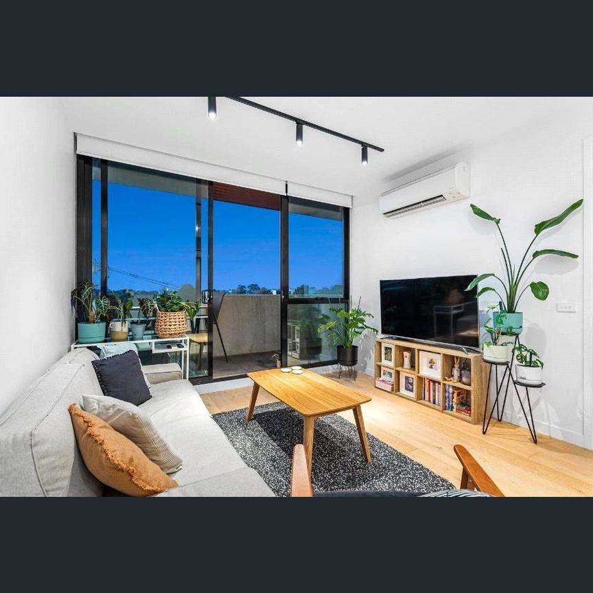 Walk to the Village - Sleek 2 Bedroom Apartment in Yarraville - Photo 1