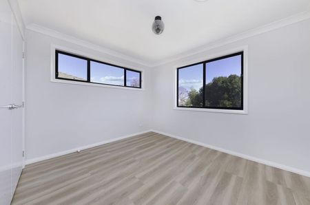 Five Bedroom Family Residence with Expansive Backyard - Photo 4