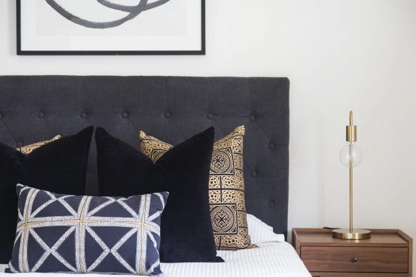 Charming and Convenient Two Bedroom Stone Cottage Close to the City - Photo 1