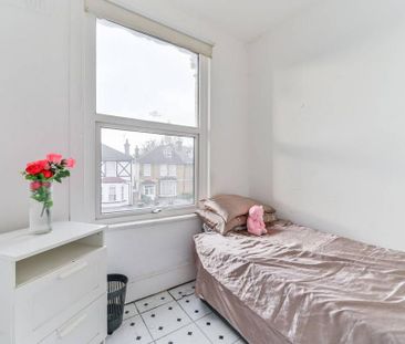 3 bedroom end of terrace house to rent - Photo 5