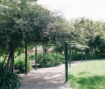 Cozy One Bedroom Apartment! - Photo 2