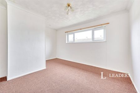 3 bedroom house to rent Brays Mead, Harlow, CM18 - Photo 5