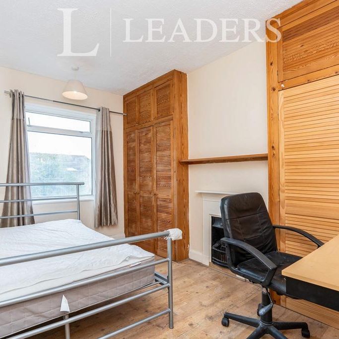 4 bedroom semi-detached house to rent - Photo 1