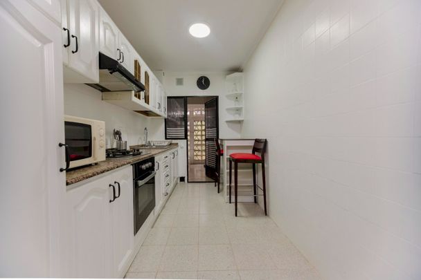 Cozy and bright room on Avenida Peñarrocha - Photo 1