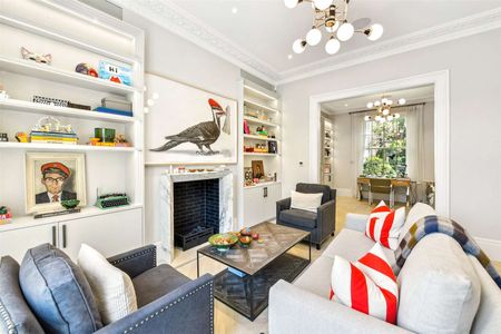 A semi-detached family house with 40 ft garden close to Westbourne Grove - Photo 2