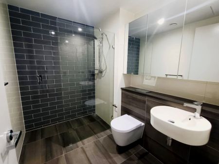 1 bed 1 bath*536 - Photo 4