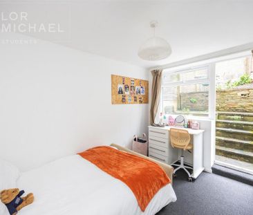 5 bedroom end of terrace house to rent - Photo 6