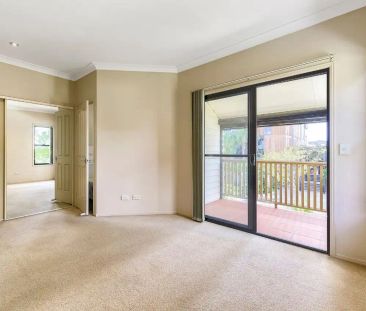 “Charming 3 Bedroom Townhouse in the Heart of West End!” - Photo 4