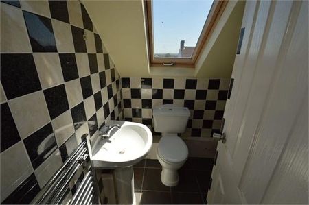 3 bedroom flat to rent - Photo 5