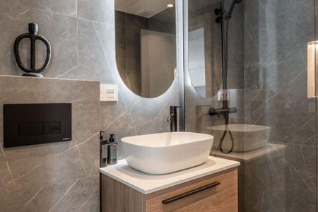 4 bedroom luxury penthouse for rent in Nueva Andalucia, Andalusia - Photo 4