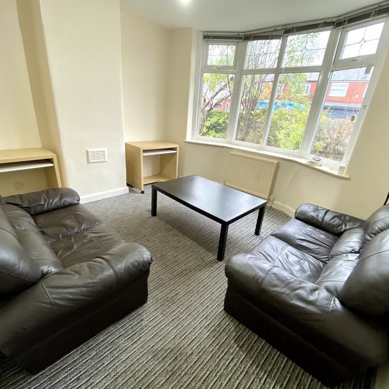 4 bedroom semi-detached house to rent - Photo 1
