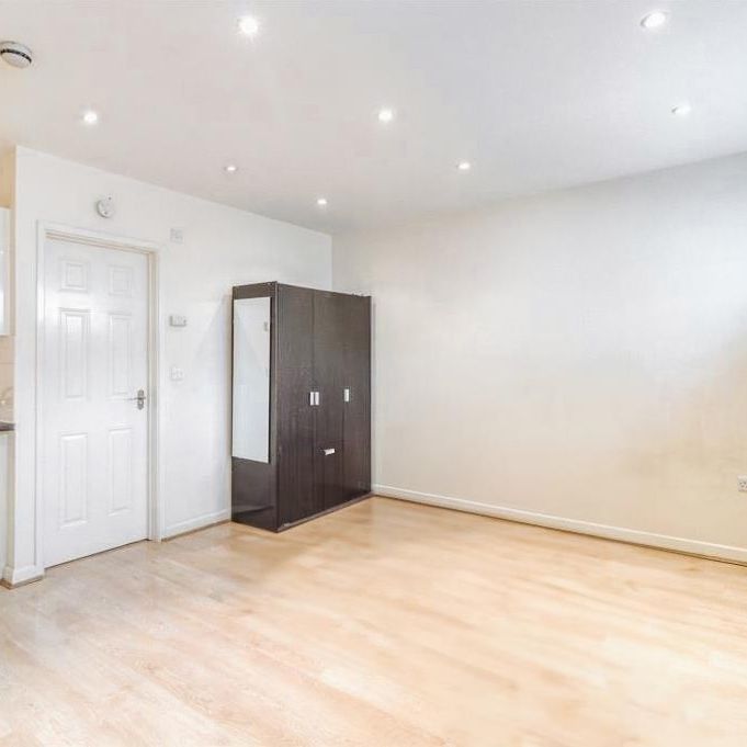 Finchley Road, Temple Fortune, London - Photo 1