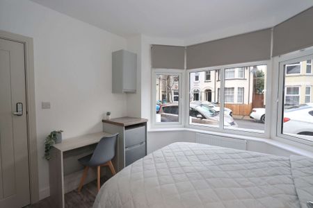 Stunning Rooms with Private En-Suites – Just 10 Minutes walk from Watford General Hospital! - Photo 3