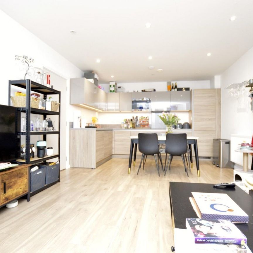 2 bedroom Flat To Let Total Size: 657 SQ FT - Photo 1