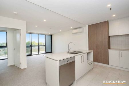 Elegance in a luxury complex in Woden awaits you! - Photo 5