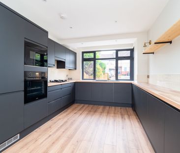 4 bedroom mid terraced house to rent, - Photo 5