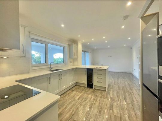 5 bedroom detached house to rent - Photo 1