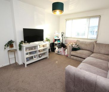 2 bedroom ground floor flat to rent - Photo 1