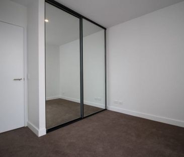 Modern City Apartment with Spectacular Views! - Photo 1