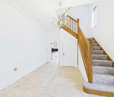 Rosebury Square, Repton, IG8 - Photo 4