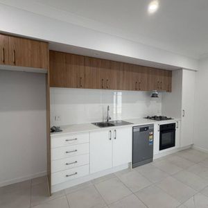 BRAND NEW 2-BEDROOM UNIT!! - Photo 2