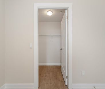 For Lease - 3220 William Coltson Avenue Unit# 817, Oakville, Ontario - Photo 4