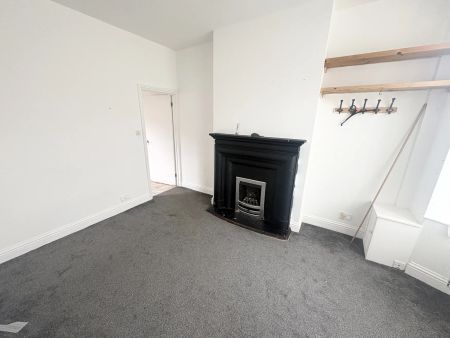 2 bedroom end of terrace house to rent - Photo 4